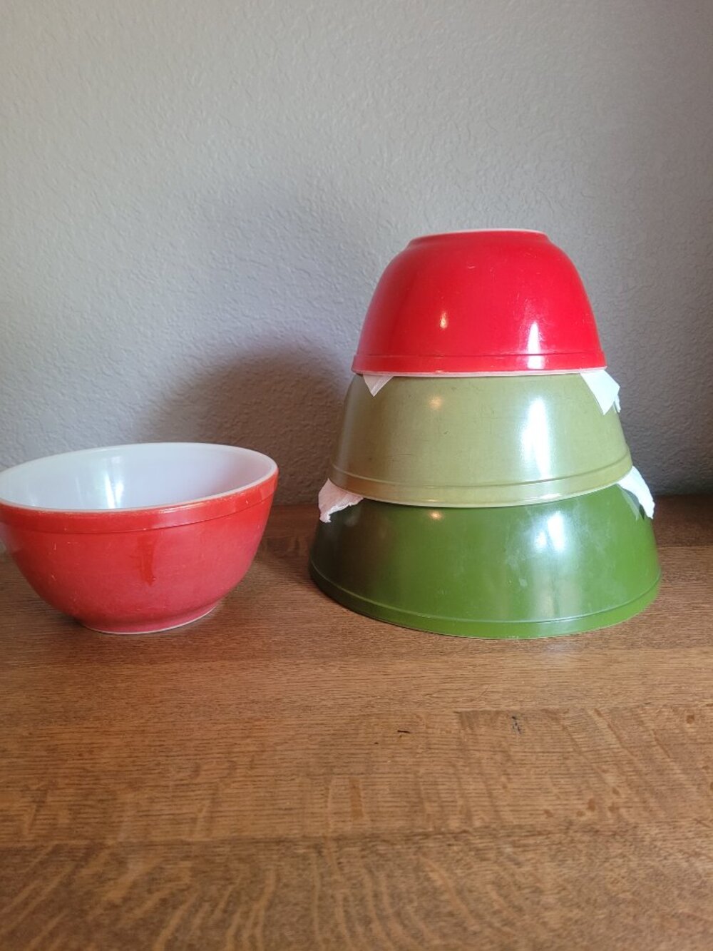 Vintage Pyrex Mixing Bowls Lot – 402 Red (x2), 403 Verde Green, 404 Dark Green